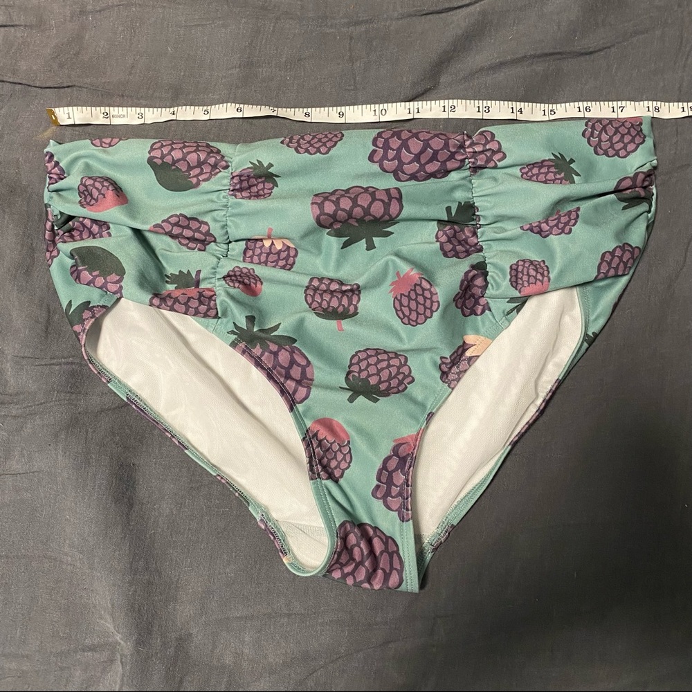 Nettle’s Tale Julia Bottoms Berry XL